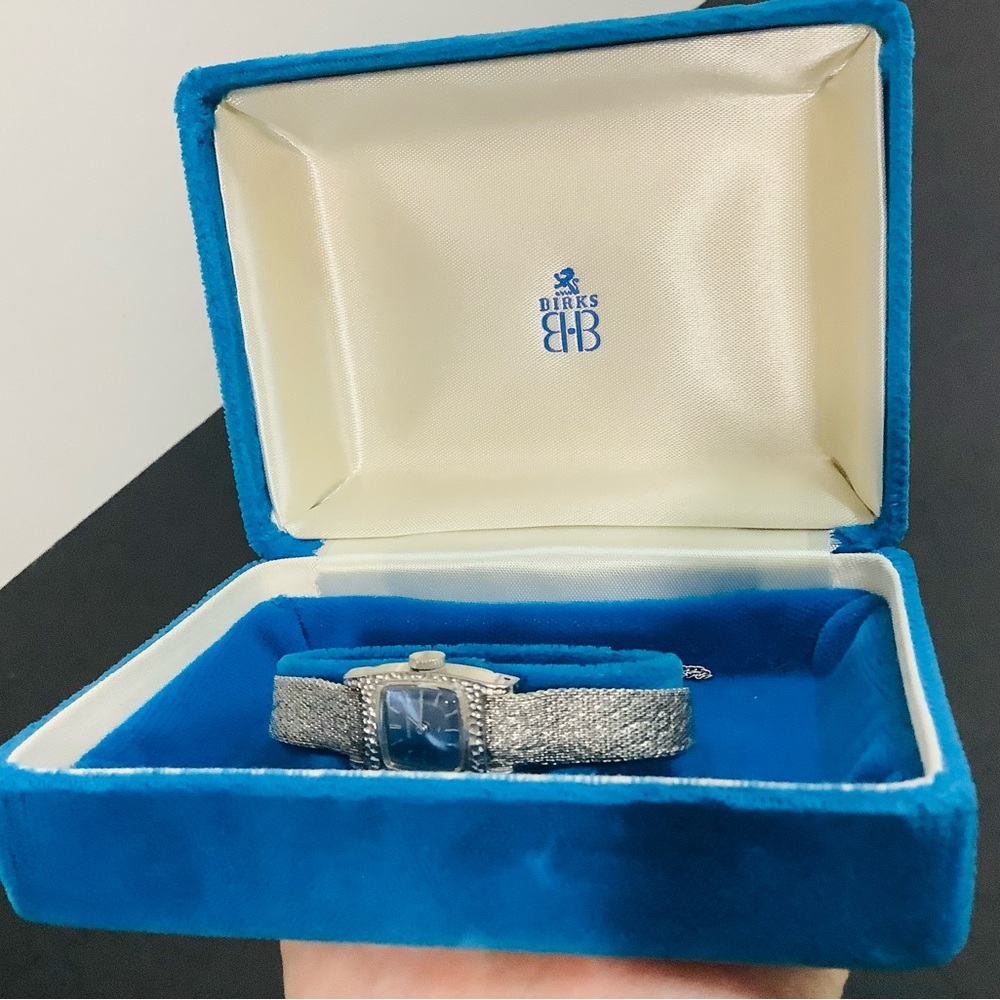 Seiko Vintage 1970s Ladies Silver Mesh Watch with Sapphire Blue Face, Works Well